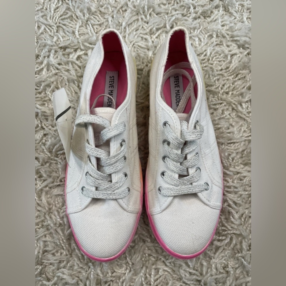 Stylish Steve Madden Emmi Lace Up Beige Canvass Rainbow Y2K Sneakers Size 5